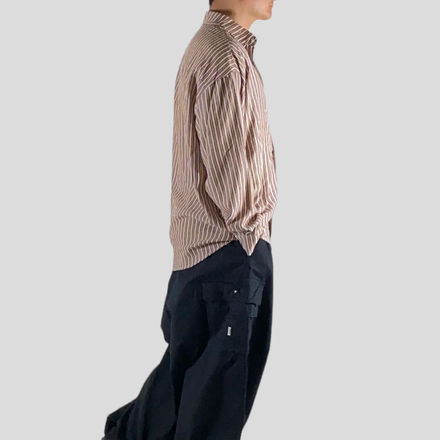 Light weight seersucker stripe soft shirt with pin