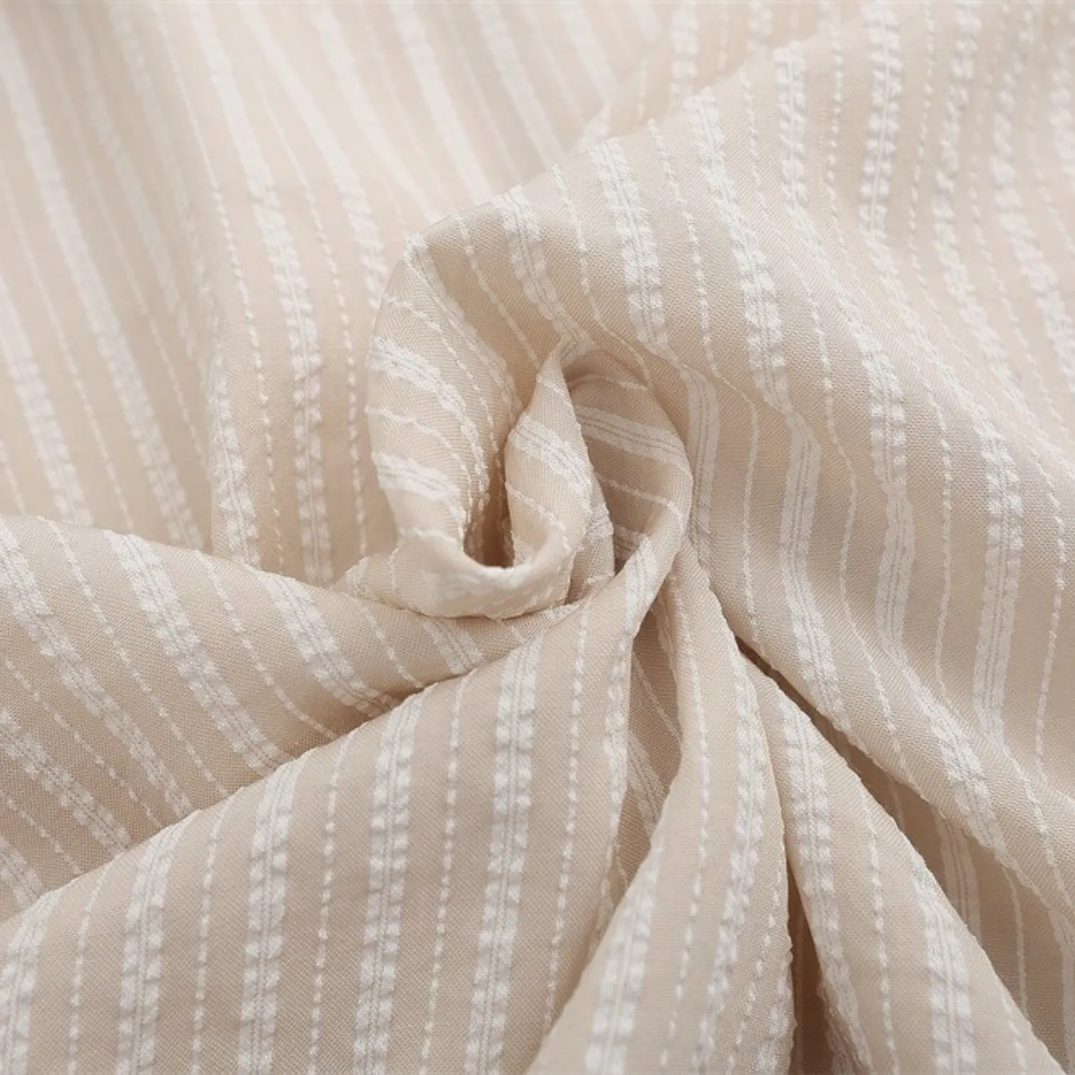 Light weight seersucker stripe soft shirt with pin