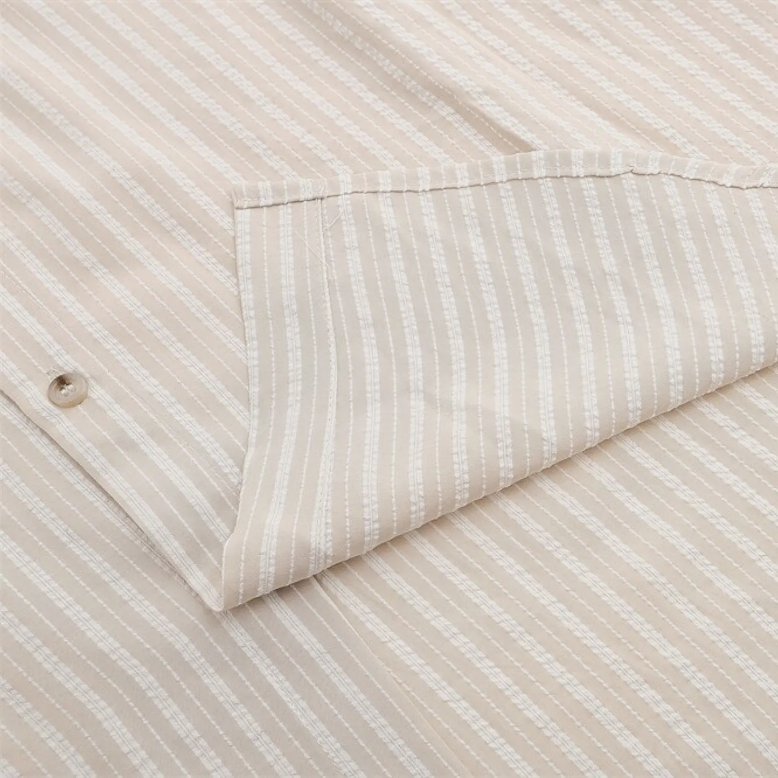 Light weight seersucker stripe soft shirt with pin