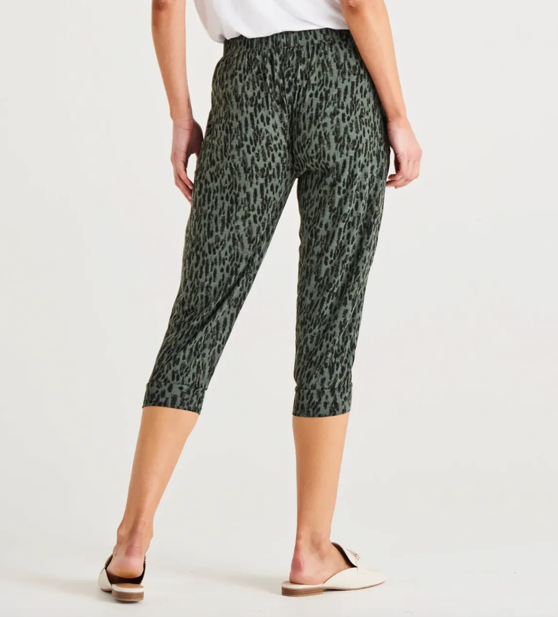Tokyo Stretchy Mid-Rise Cropped 3/4 Jogger Pants - Abstract Green Print
