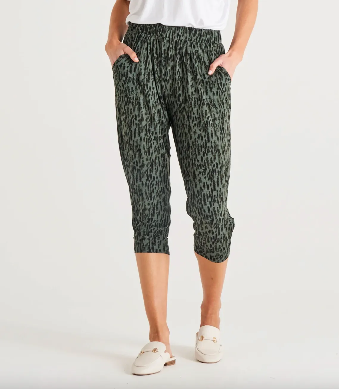 Tokyo Stretchy Mid-Rise Cropped 3/4 Jogger Pants - Abstract Green Print